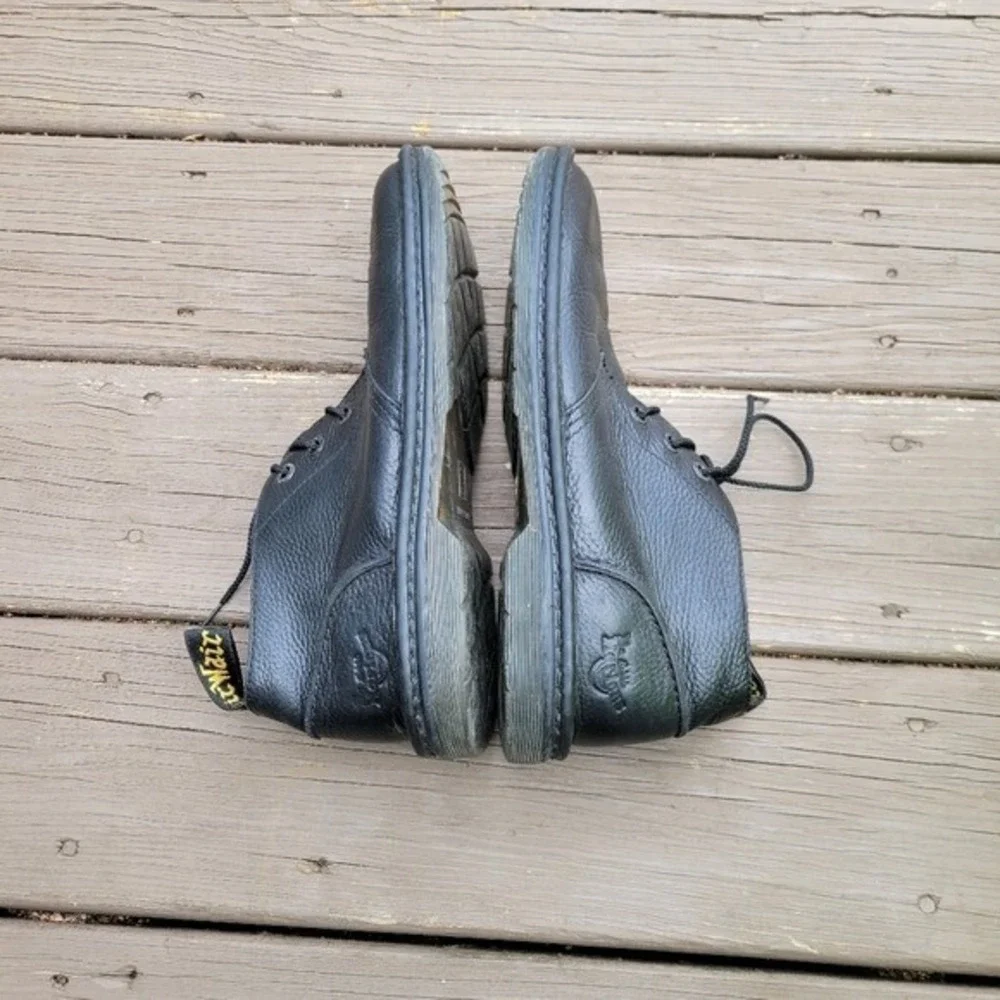 Dr‎ Martens Sussex Bear Track Black Pebbled Leather Slip Resistant Chukka Boots